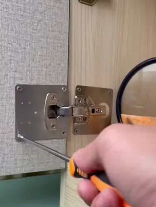 柜門壞了不著急,試試這個(gè)不銹鋼合頁(yè)修復(fù)板,輕松修好,比原來更結(jié)實(shí) 合頁(yè)修復(fù)